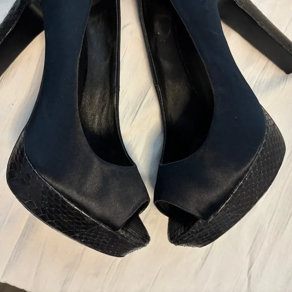 Tory Burch Peep Toe Heels + Dust Bag 6.5 Black - Picture 5 of 16